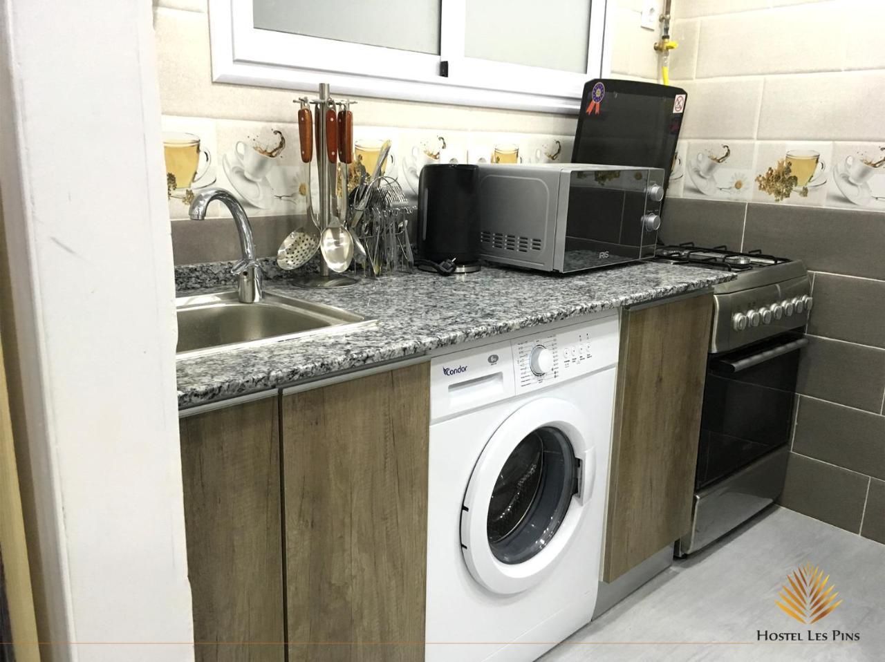 Hostel Les Pins Alger Bagian luar foto
