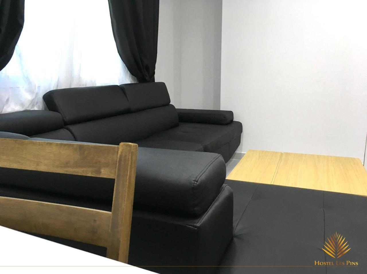Hostel Les Pins Alger Bagian luar foto