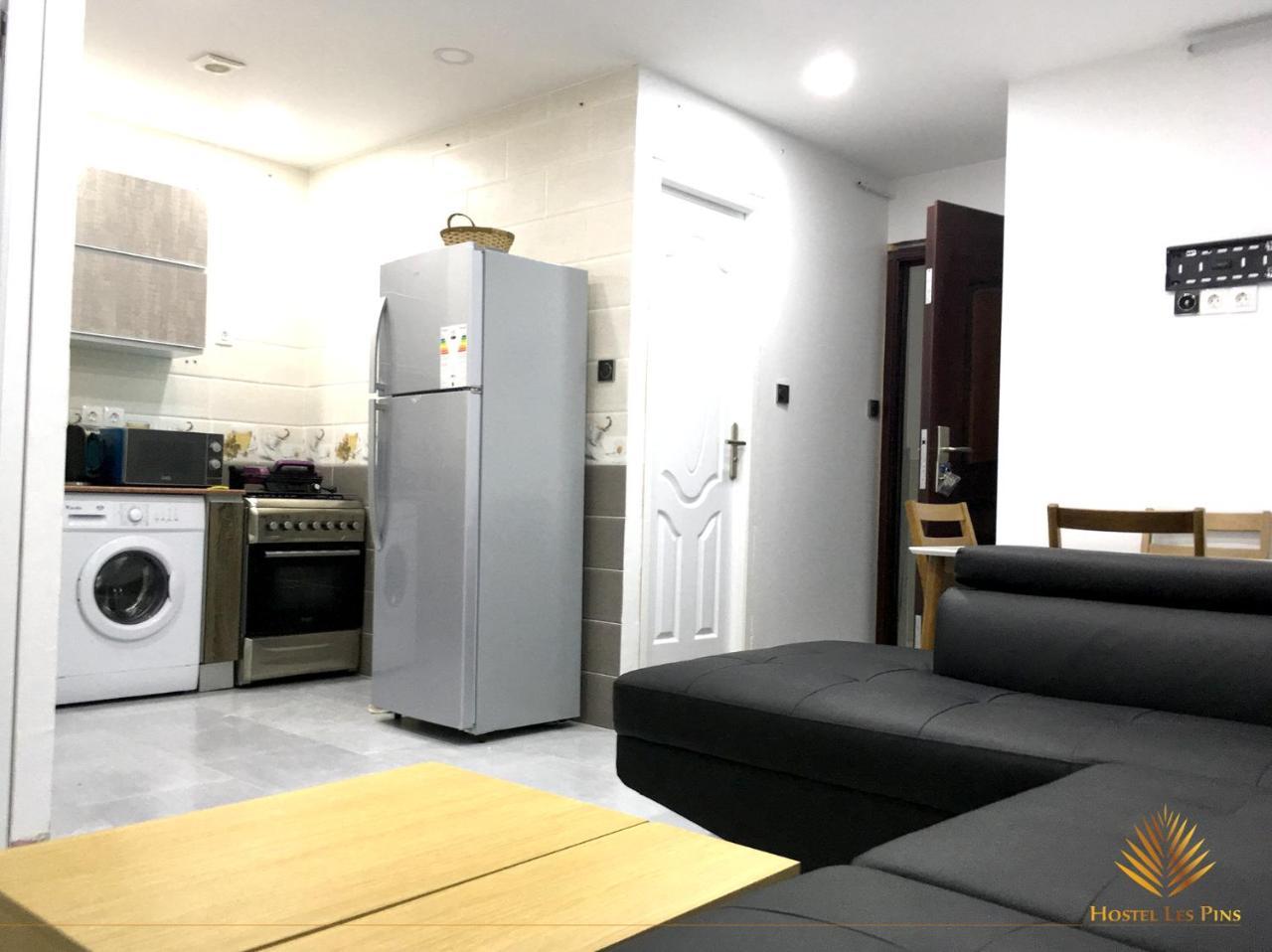 Hostel Les Pins Alger Bagian luar foto