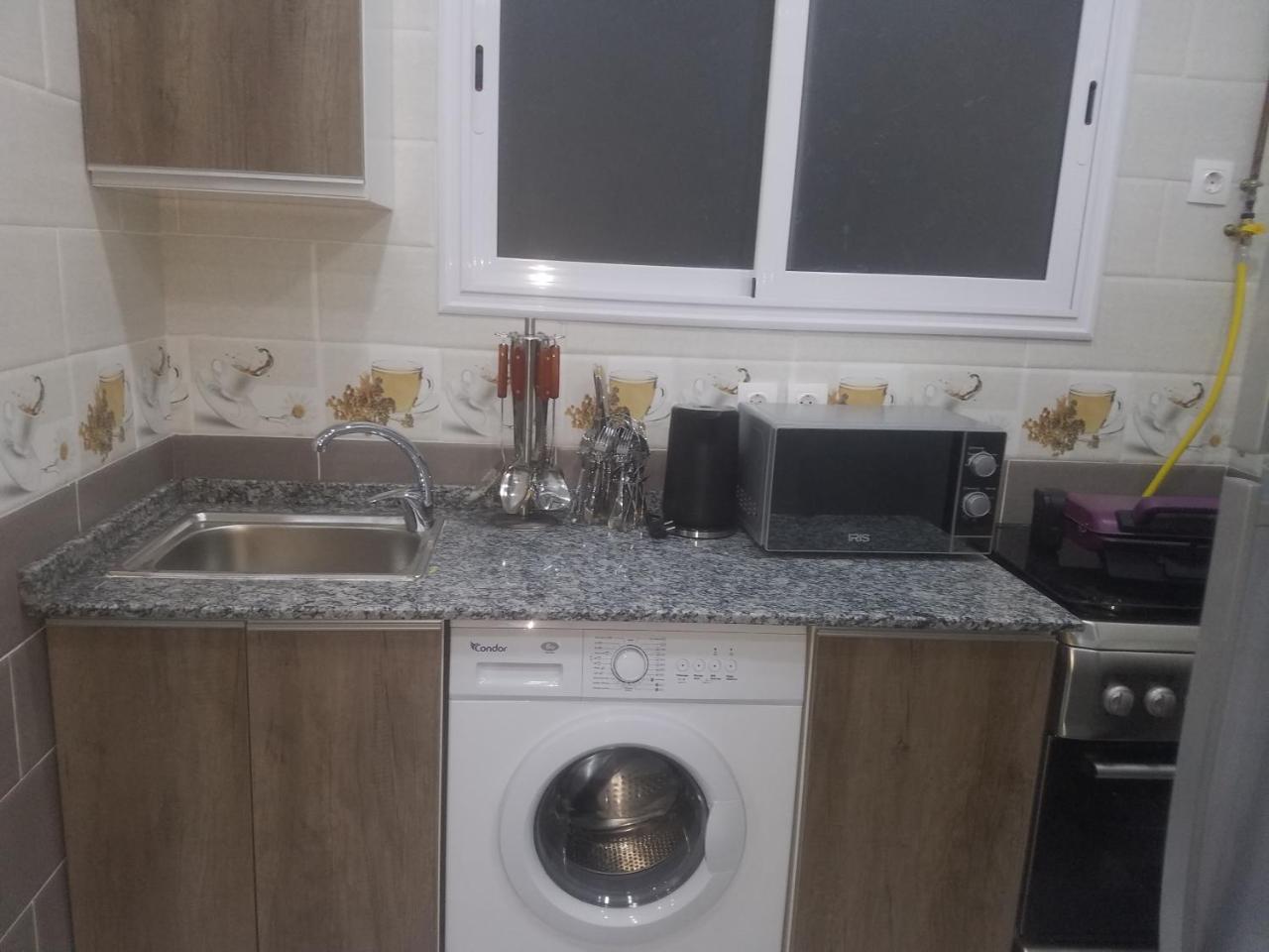Hostel Les Pins Alger Bagian luar foto