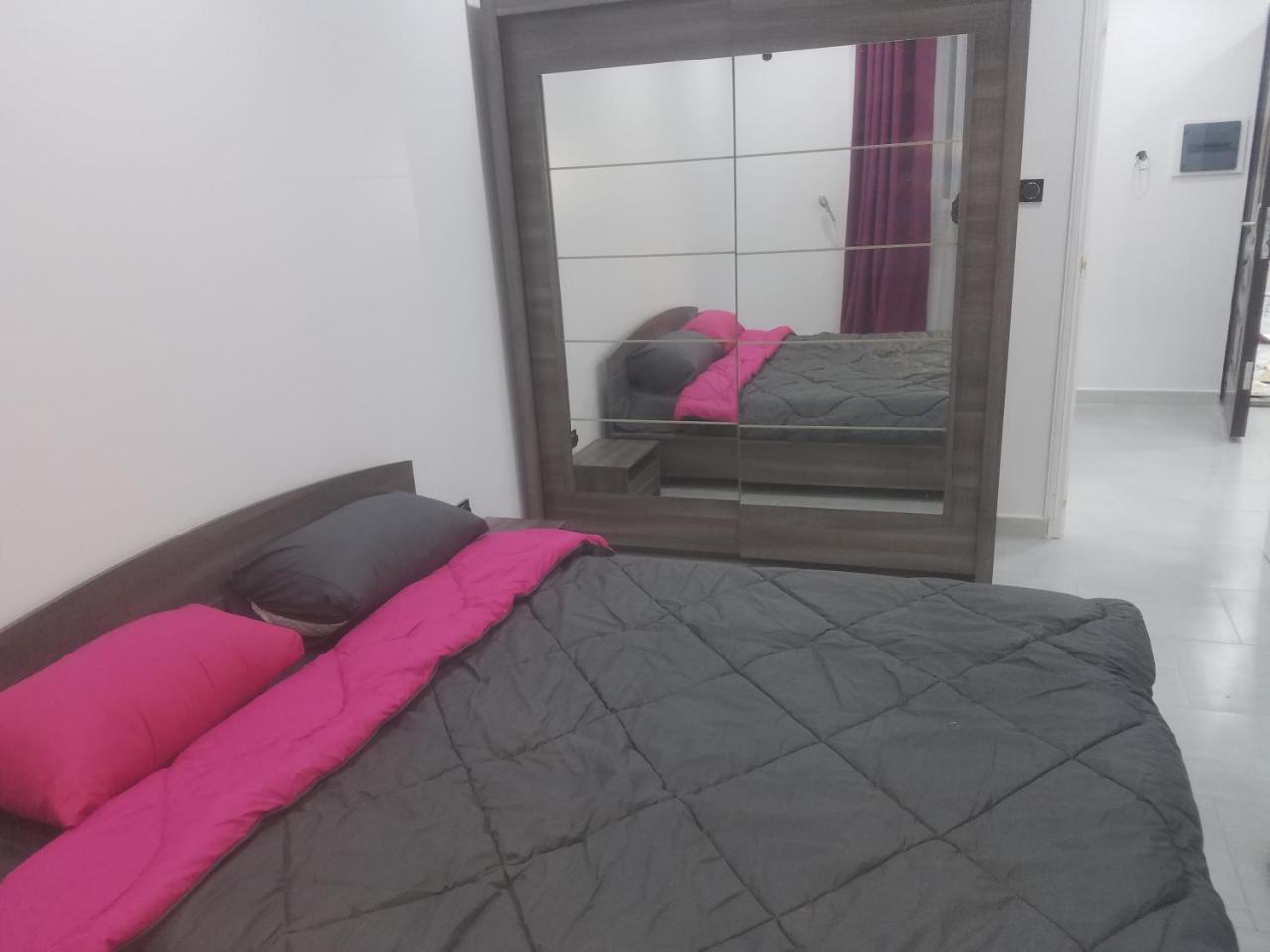 Hostel Les Pins Alger Bagian luar foto