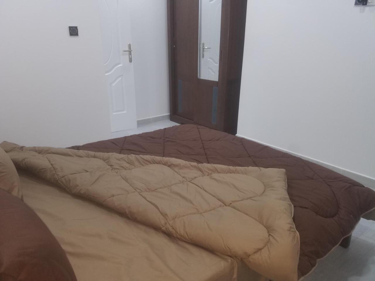 Hostel Les Pins Alger Bagian luar foto