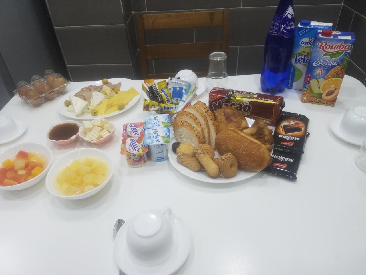 Hostel Les Pins Alger Bagian luar foto