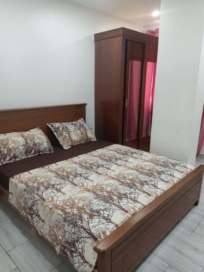 Hostel Les Pins Alger Bagian luar foto