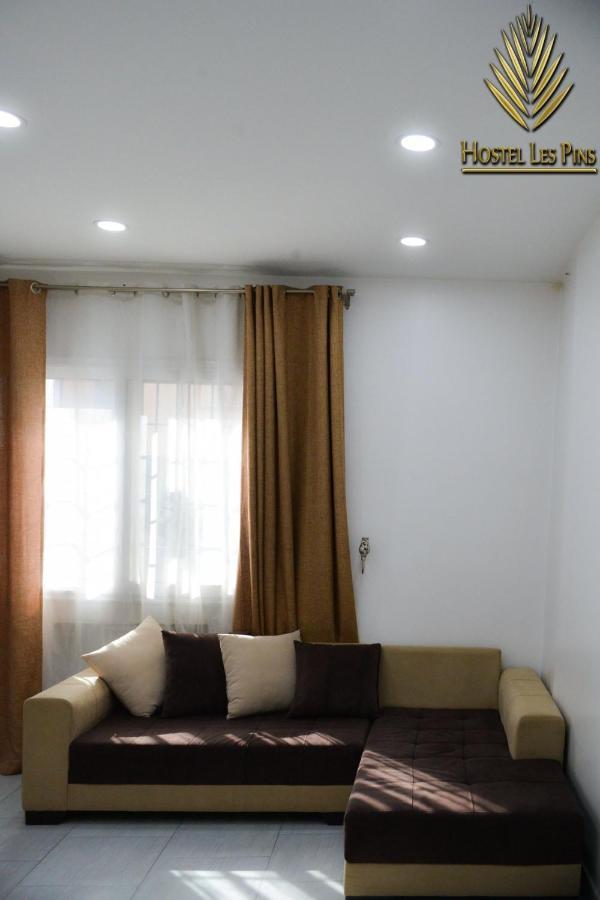 Hostel Les Pins Alger Bagian luar foto