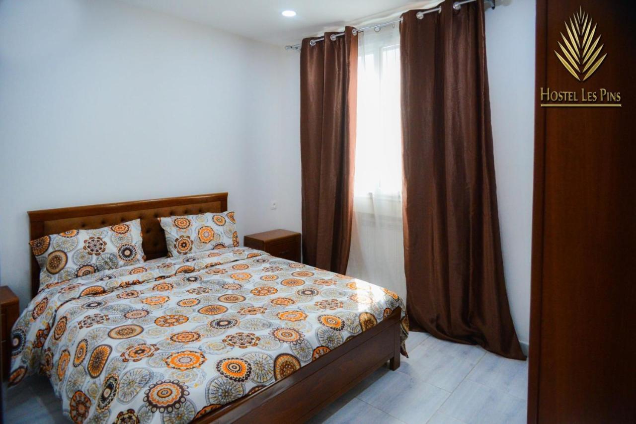 Hostel Les Pins Alger Bagian luar foto