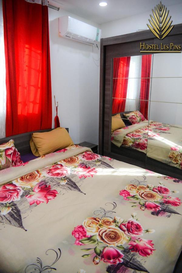 Hostel Les Pins Alger Bagian luar foto