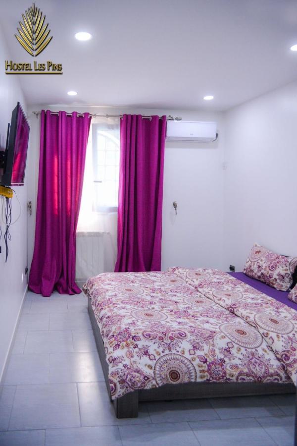 Hostel Les Pins Alger Bagian luar foto